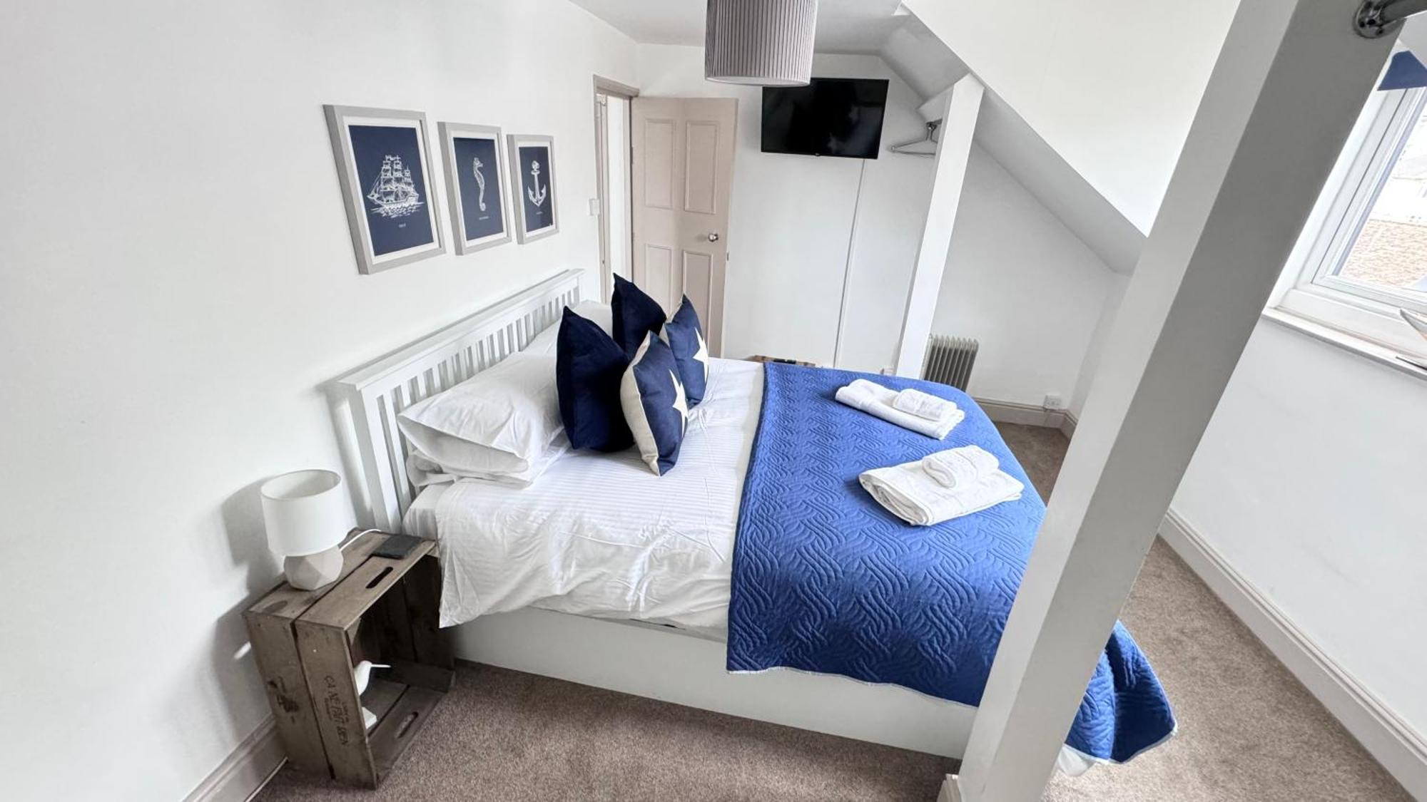 Nancie'S Place - Dartmouth Town Center With Private Parking - A Traditional Georgian Private Duplex Apartment - Beautifully Refurbished - Two Bedrooms, Bathroom, Kitchen And Lounge Diner Экстерьер фото