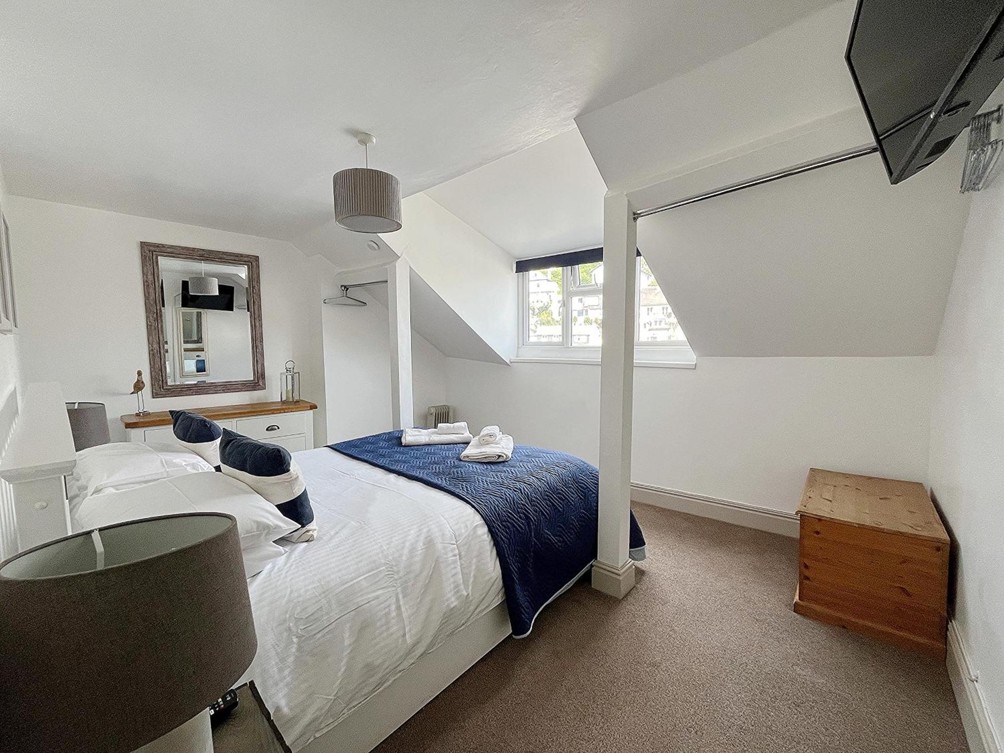 Nancie'S Place - Dartmouth Town Center With Private Parking - A Traditional Georgian Private Duplex Apartment - Beautifully Refurbished - Two Bedrooms, Bathroom, Kitchen And Lounge Diner Экстерьер фото